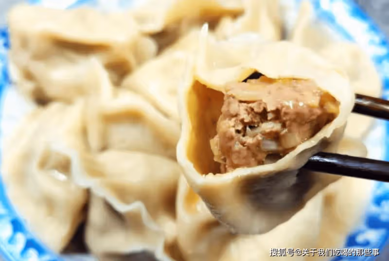 調餃子餡時,不要加料酒,牢記「鹽水油」口訣,餃子出鍋噴香多汁