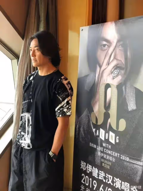 好久不見!與TVB知名花旦結婚生活愜意,香港知名男星自曝將再在台灣開演唱會