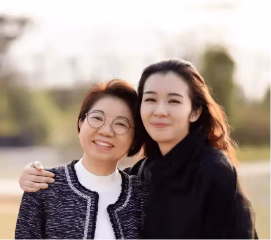 厲害!TVB前知名港姐出任學校校董,聯手父親盤活停辦學校,妥妥人生大女主