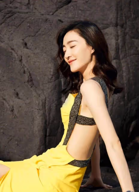 內蒙第一女星王麗坤性感美圖!曾被譽是素顏女神身材火辣