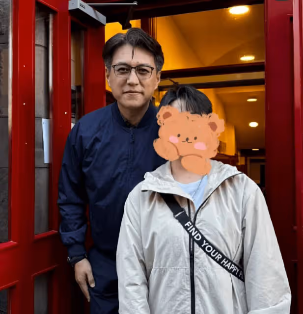 靳東現身愛丁堡藝術節,男神老了,頭髮白了有肚腩了