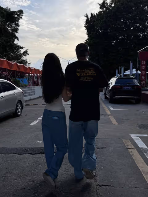 王思聰前女友豆得兒官宣戀情:我戀愛了!愛情的小船再次揚帆起航