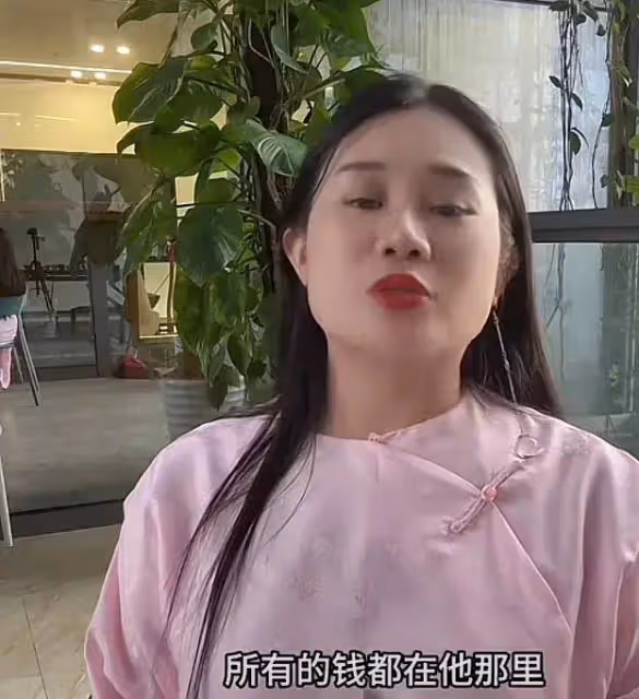 網紅夏丹含淚回應與輪椅總裁李創利分手!雙方各執一詞,信息量大