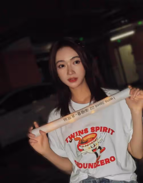 吳謹言曬與TWINS合照,笑容甜美姐妹情深,這波應援太給力了!