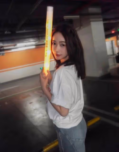 吳謹言曬與TWINS合照,笑容甜美姐妹情深,這波應援太給力了!