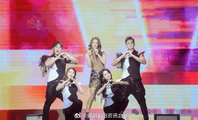 鍾嘉欣廣州開個唱好姐妹拉隊撐場!Linda重演婚禮扔花球