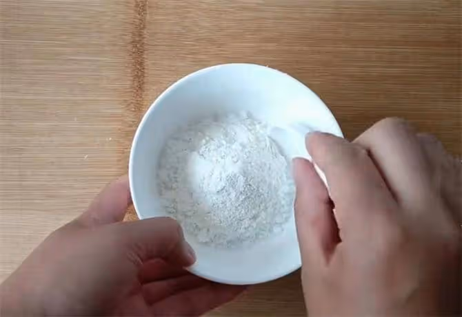 一碗麵粉,一杯開水,教你做糖糕,個個空心,香甜酥軟,做法簡單