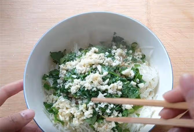 2個土豆,一摞餃子皮,不蒸不油炸,15分鐘做出健康營養早餐