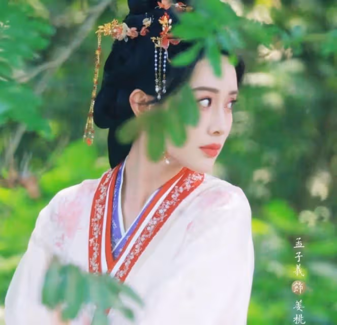 孟子義新劇騎馬路透曝光!灼灼紅衣太驚艷,和男主同框CP感十足!