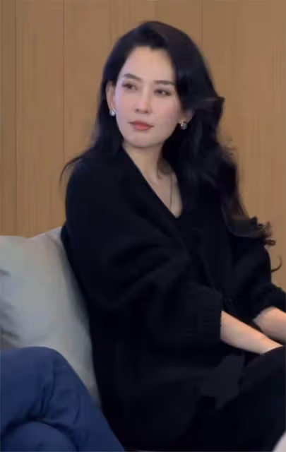 當33歲森林北和45歲章子怡同登封面,才知網紅和巨星的差距有多大