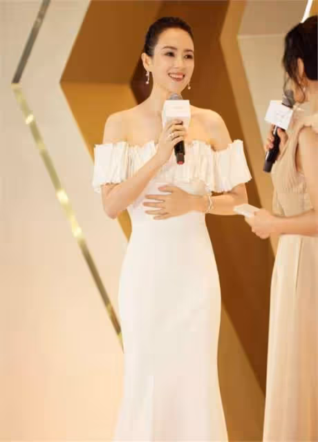 當33歲森林北和45歲章子怡同登封面,才知網紅和巨星的差距有多大
