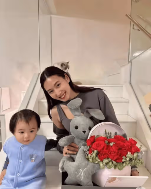 震驚!香港42歲女星前夫不同意離婚求復合,女方接受採訪多次落淚,細數前夫多宗罪