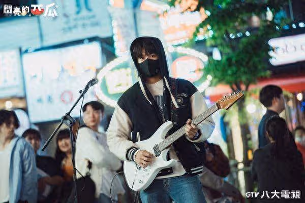 黑馬韓劇《閃亮西瓜》台灣播出!崔顯旭追女神薛仁雅 自爆哭著照鏡