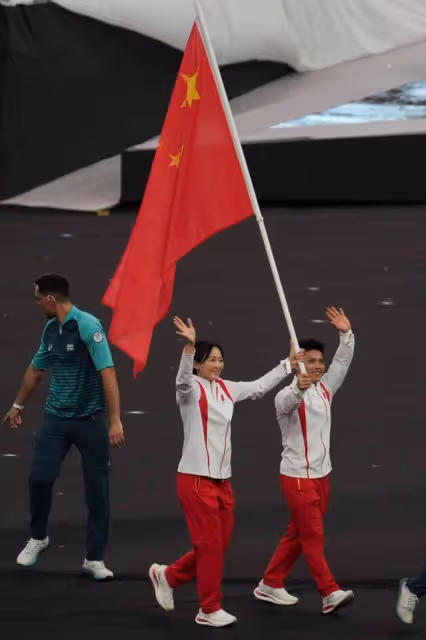 巴黎奧運會閉幕式:孫穎莎代表亞洲吹滅聖火,中國代表團圓滿收官!