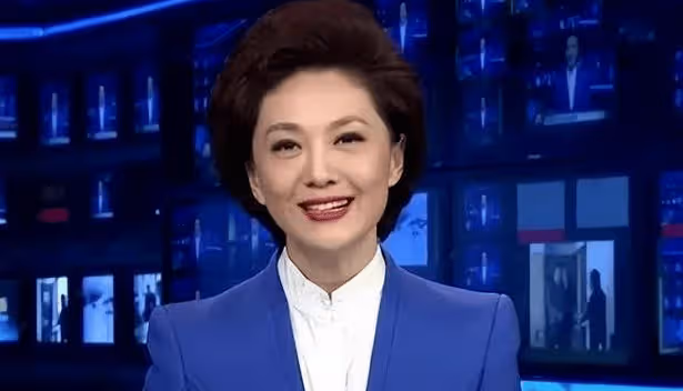 她是央視著名主持人,老公是大名鼎鼎羅永章,如今52歲有了新身份