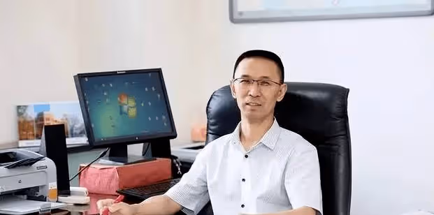 她是央視著名主持人,老公是大名鼎鼎羅永章,如今52歲有了新身份