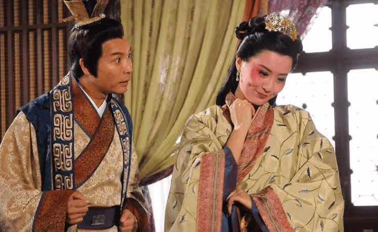 前TVB花旦棄視後闖好萊塢成國際級演員！回港約TVB古裝劇演員聚會