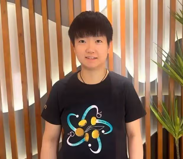 孫穎莎巴黎度假模式開啟:街頭吃冰淇淋,生活如此多嬌!