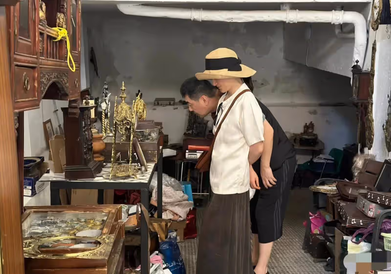 陳建斌蔣勤勤逛跳蚤市場被遇,同航班網友出來認證:他們感情超好