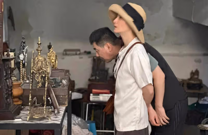 陳建斌蔣勤勤逛跳蚤市場被遇,同航班網友出來認證:他們感情超好