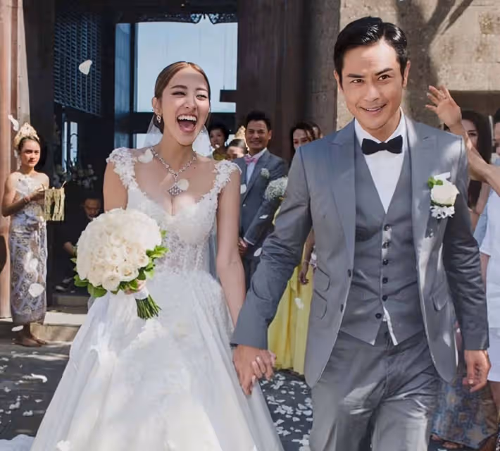 結婚六周年!香港男星鄭嘉穎被曝二次求婚,妻子再穿婚紗顏值高