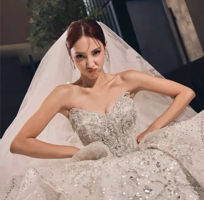 結婚六周年!香港男星鄭嘉穎被曝二次求婚,妻子再穿婚紗顏值高