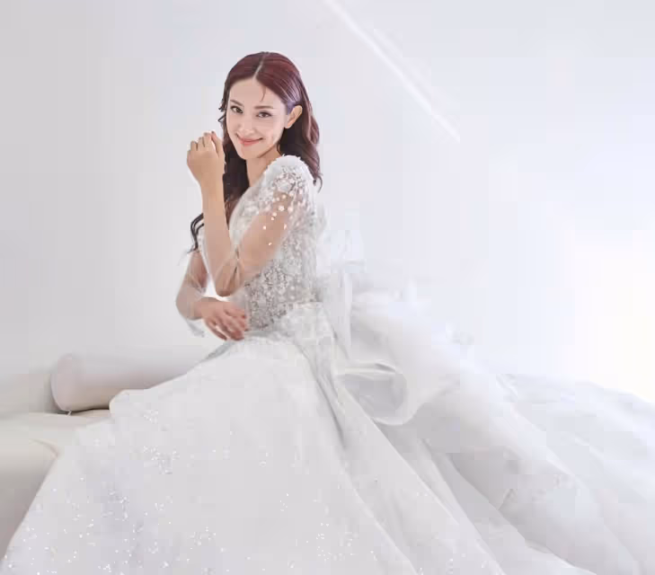 結婚六周年！香港男星鄭嘉穎被曝二次求婚，妻子再穿婚紗顏值高
