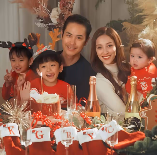 結婚六周年！香港男星鄭嘉穎被曝二次求婚，妻子再穿婚紗顏值高