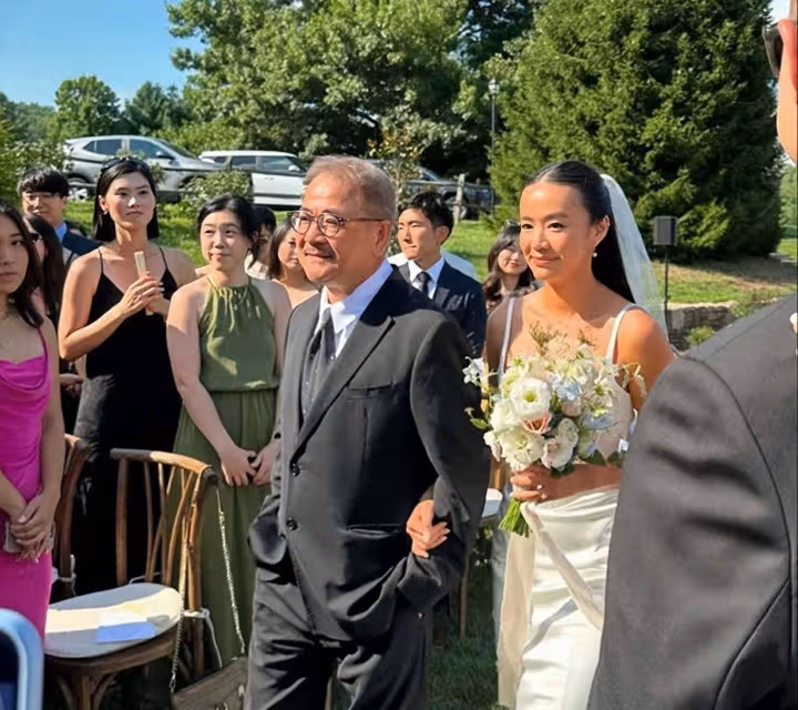 恭喜!香港女星28歲女兒迎來大婚,婚後將和老公移居美國