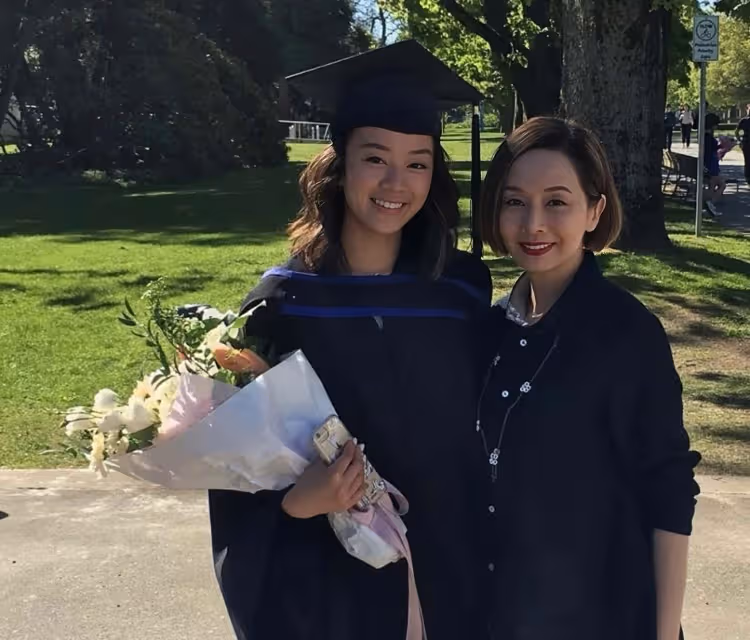恭喜!香港女星28歲女兒迎來大婚,婚後將和老公移居美國