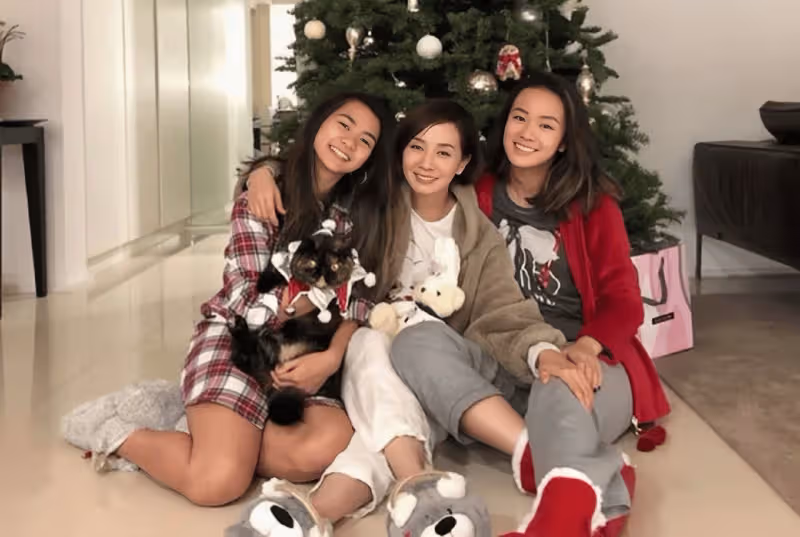 恭喜!香港女星28歲女兒迎來大婚,婚後將和老公移居美國