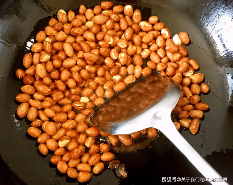 炒花生米時,直接下鍋就錯了!多加1步,花生米更酥脆,好吃不回潮