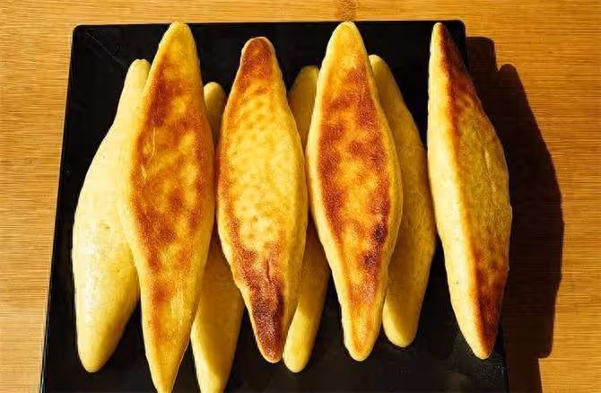 玉米面新吃法,不蒸不油炸,一面暄軟,一面酥脆,簡單快速又好吃