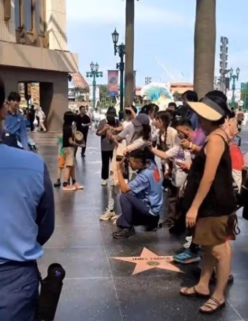 章影后現身環球影城親子游!路人驚呼:明星人美心更美