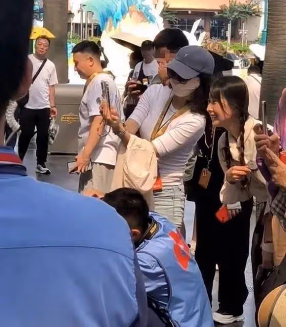 章影后現身環球影城親子游!路人驚呼:明星人美心更美