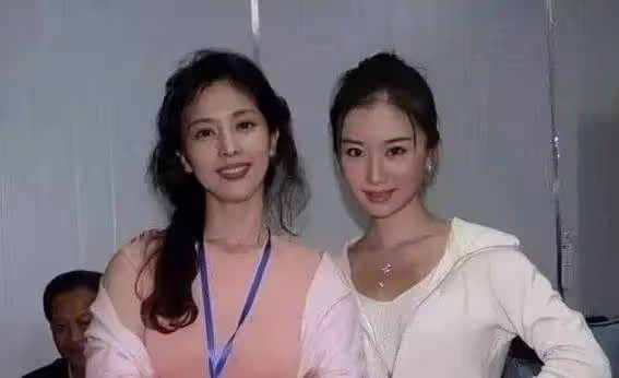 64歲劉亦菲媽媽秘籍曝光,自律生活方式讓她比女兒更年輕靚麗!