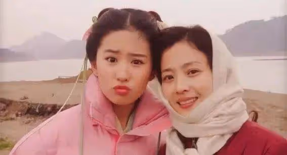 64歲劉亦菲媽媽秘籍曝光,自律生活方式讓她比女兒更年輕靚麗!