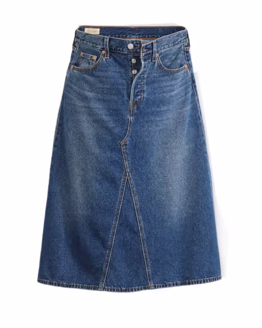 Levi’s單寧裙裝俏麗又百搭　這件根本「行走的修圖神器」