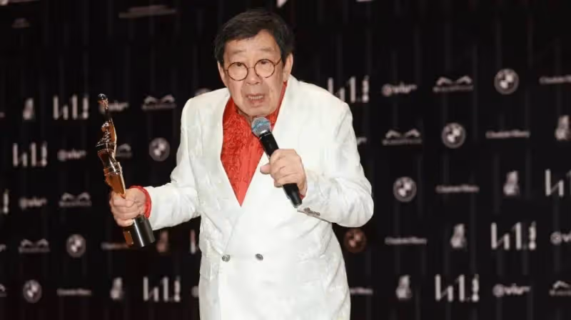 92歲TVB老戲骨賣骨灰龕廣告惹爭議,透露百年歸老與亡妻合葬,已看透生死