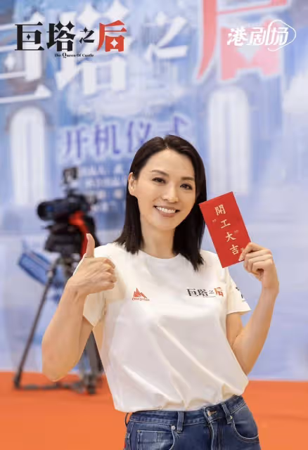 一路走好!TVB前高層鄭偉強設靈,花旦陳煒現身靈堂神情哀傷