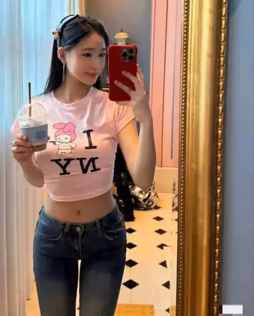 小s二女兒再遭爭議,角度擺拍故意暴露性感,太早熟被吐槽擦邊