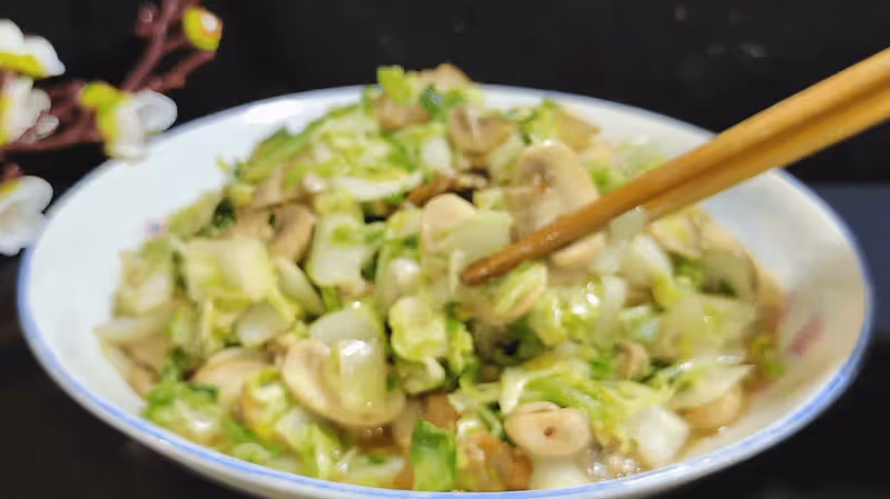 黃瓜、苦瓜靠邊站!天熱這菜敞開吃,捏一捏炒一炒,鮮爽脆嫩都有、還有好胃口