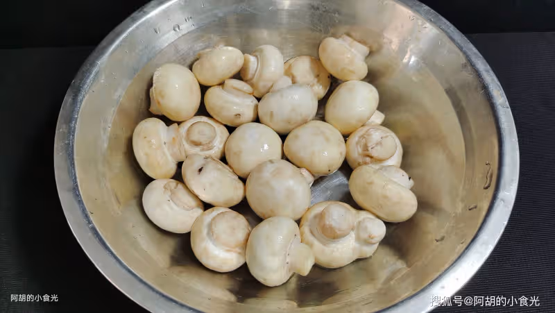 黃瓜、苦瓜靠邊站!天熱這菜敞開吃,捏一捏炒一炒,鮮爽脆嫩都有、還有好胃口