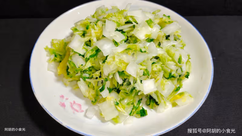黃瓜、苦瓜靠邊站!天熱這菜敞開吃,捏一捏炒一炒,鮮爽脆嫩都有、還有好胃口