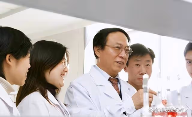 連花清瘟創始人吳以嶺,靠蟲子干出百億身家,卻為何多年不變診費