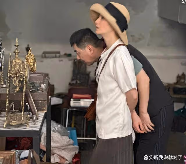 蔣勤勤西班牙度假，素顏絕美，老公鬆弛穿搭卻被調侃