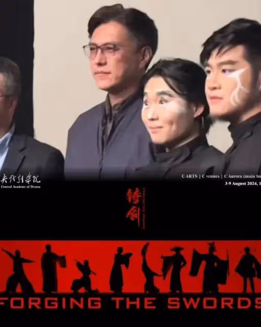 網友國外偶遇靳東，47歲靳東真實狀態曝光，白髮花白本人十分顯老
