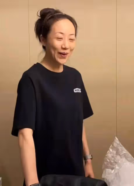 韓雪素顏現身,本人真實顏值曝光,素顏本人顯老皺紋明顯