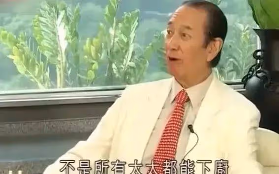 露餡啦!賭王何鴻燊探視現場偏愛四太梁安琪,三太陳婉珍一臉緊張隨意打扮