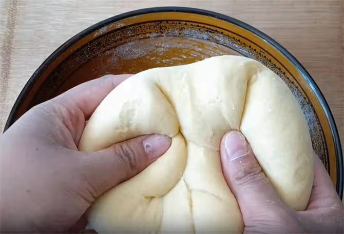 一碗面,不用烤箱,教你做出暄軟香甜的豆沙小麵包,做法超級簡單